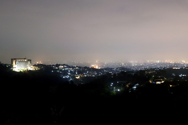  FOTO: 70 Titik Tempat Publik di Bandung Berpartisipasi Earth Hour