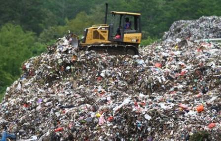  600 Personel Kodim Angkut Ribuan Kubik Sampah di Citarum Hari Ini