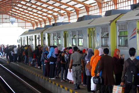  Arus Balik Libur Panjang, Tiket KA Dari Cirebon Habis Terpesan