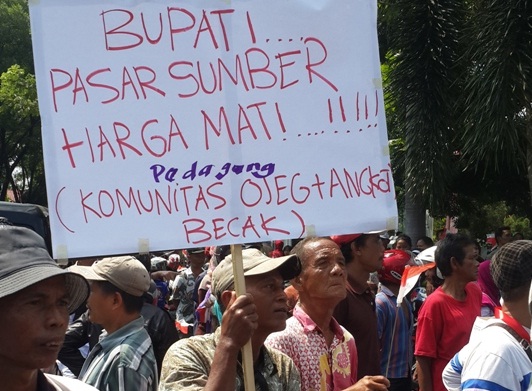  Kantor Bupati Cirebon Didemo Ratusan Pedagang Pasar Sumber