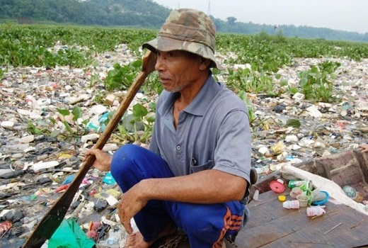  Ini 3 Strategi Besar Aher Tuntaskan Sampah Citarum