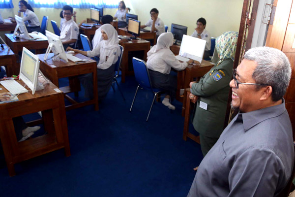  FOTO: 113.166 Siswa Sma/smk Jabar Ikuti UNBK 2016