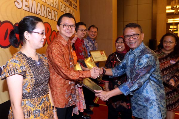  FOTO: Kontribusi Terhadap Penerimaan Pajak Tahun 2015, Triniti Dinamik Raih Penghargaan