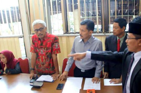  Bupati Cirebon Marah Besar saat Berdialog dengan Pedagang Pasar Sumber