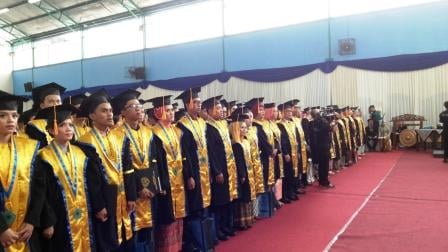  STIE Ekuitas Lantik 343 Wisudawan