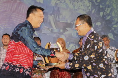  Pemkot Bandung Raih Penghargaan Top BUMD