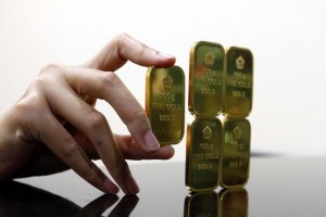  Dolar AS Menguat, Emas Tertekan