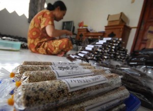  Produksi Dodol Garut Terganggu Naiknya Harga Gula