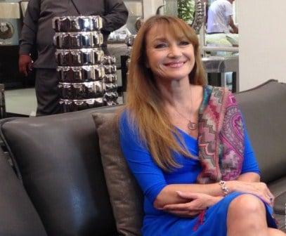  Gadis Bond Jane Seymour Senang Pakai Kebaya