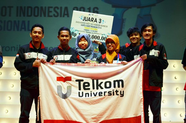  Tim Roobics Tel-U Raih Juara 3 di Kontes Robot Indonesia 2016