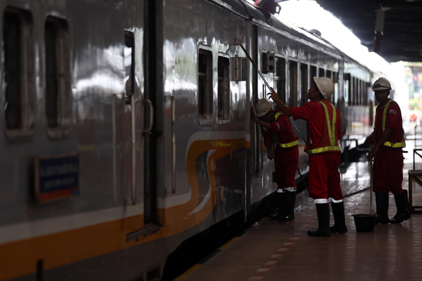  FOTO: Menhub Jonan Minta KAI Pensiunkan Kereta Api Berusia Di Atas 30 Tahun