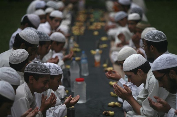  Masjid Salman ITB Sediakan 1.500 Takjil