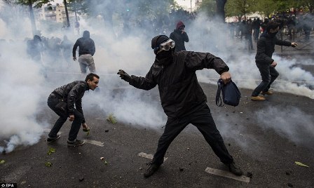  Euro Dibayangi Bentrok Pengunjuk Rasa Vs Polisi di Paris