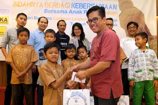  FOTO: FIFGroup Berbagi Kebahagiaan dengan Penghuni Panti Asuhan