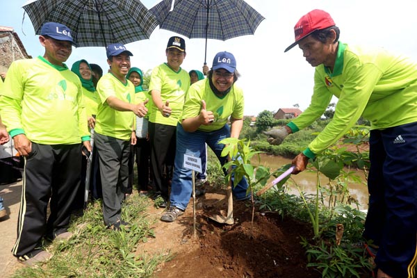  FOTO: Len Pers Community Tanam Pohon di Cisangkuy Kabupaten Bandung