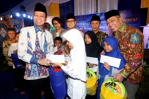  FOTO: Bank BJB Berikan Bingkisan Lebaran Untuk 10.000 Anak Yatim