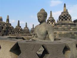  Patung di Candi Borobudur Dilarang Dipegang