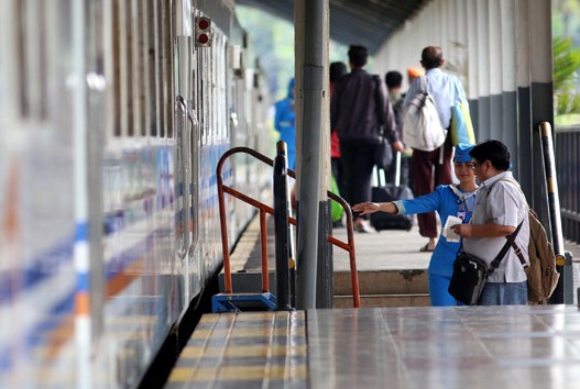  Stasiun Gambir Mulai Terapkan Sistem Check In & Boarding Pass