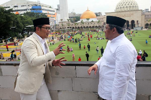  Ridwan Kamil Salat Ied Di Cibaduyut, Ahmad Heryawan Di Gasibu