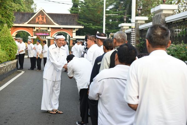  Hari Pertama Kerja, Bupati Dedi Traktir Seluruh PNS Purwakarta Jajanan Khas