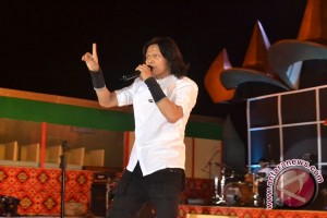  Gigi Bakal Ciptakan Lagu tentang Bandung