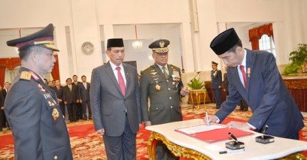  Jokowi Beri Dua Mandat untuk Kapolri Tito Karnavian