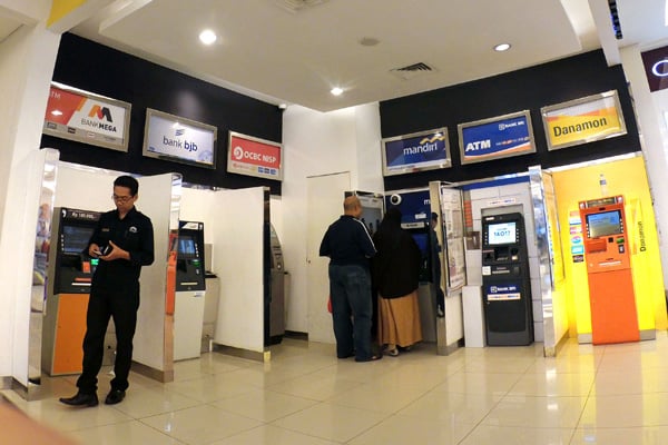  FOTO: Tahun Depan, Jumlah Bank Berkurang