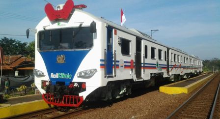  KAI Turunkan Kereta Kesehatan Untuk Baksos di Stasiun Maswati