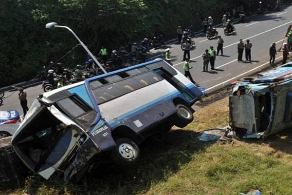  Kecelakaan Maut di Cianjur, Supir Truk Terjepit di Kabin