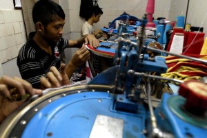  Sentra Rajut Binong Pacu Pasar Lewat Online