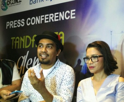  Glenn Fredly Buatkan Konser Untuk Ruth Sahanaya