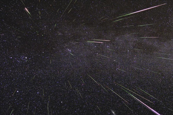  Hujan Meteor Perseid Hiasi Langit Malam 11-12 Agustus