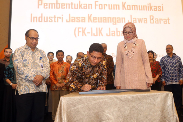  FOTO: OJK Jabar Bentuk Forum Komunikasi Industri Jasa Keuangan