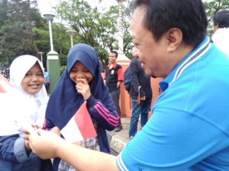  Sambut HUT RI, Politisi Ini Bagikan 10.000 Bendera