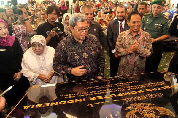  FOTO: Gubernur Ahmad Heryawan Resmikan Gedung Baru Unikom