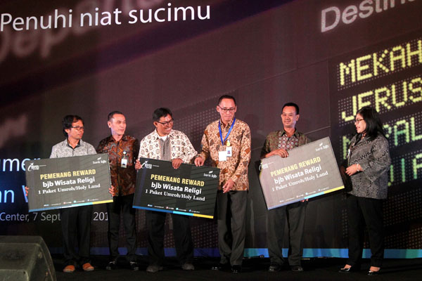  FOTO: Consumer Banking Award 2016, Bank BJB Berangkatkan Nasabah Ikuti Wisata Religi