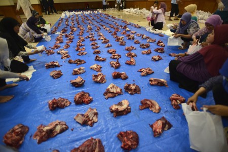  Daging Kurban di Masjid Raya Bandung Akan Sampai ke 4.000 Mustahiq