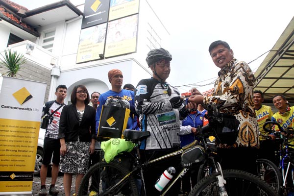  FOTO: Commonwealth Life Bagikan Proteksi Asuransi Jiwa Gratis Bagi Komunitas Pesepeda Bandung