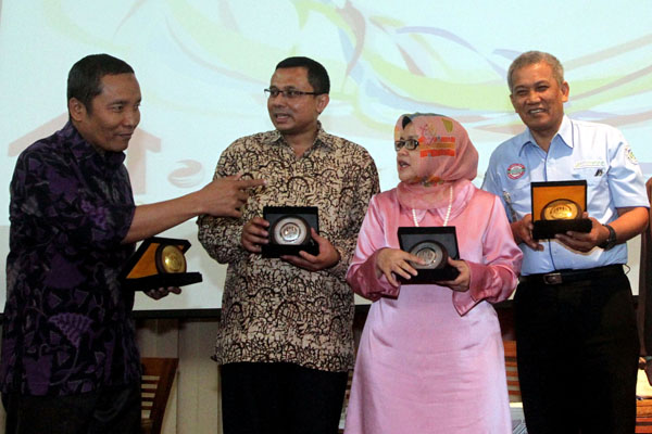  FOTO: Unpad Gelar Seminar Pentahelix \"Kemandirian Bahan Baku Farmasi\"