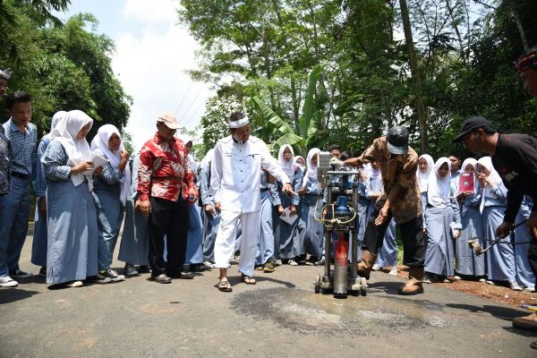  Bupati Ajak Siswa SMK di Purwakarta Turun ke Jalan, Ada Apa?