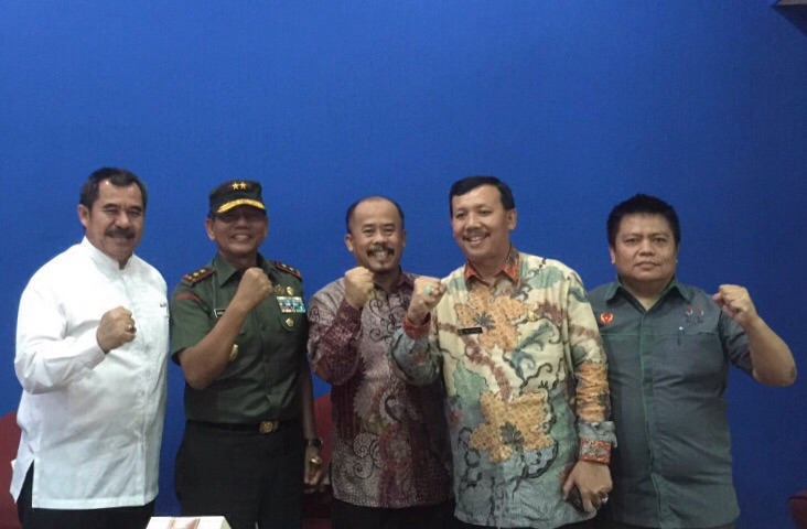  Ketua Harian PON Iwa Karniwa Ancam Tindak Penjual Tiket Pembukaan di GBLA