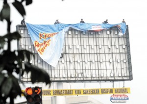  Pemerintah Kota Cirebon Hentikan Izin Reklame Bando