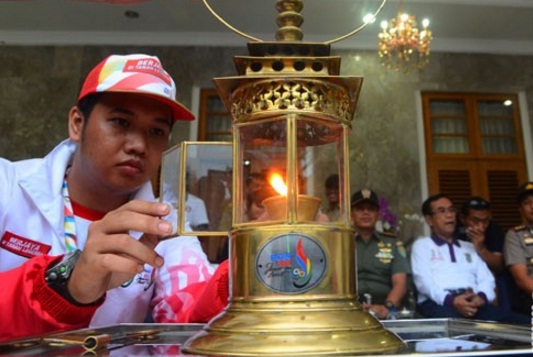  PON 2016: Tempuh Jarak Terpanjang, Aher Daftarkan Kirab Api PON ke MURI