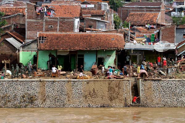  FOTO: Banjir Bandang Garut: Korban Tewas Capai 23 Orang, 18 Masih Hilang