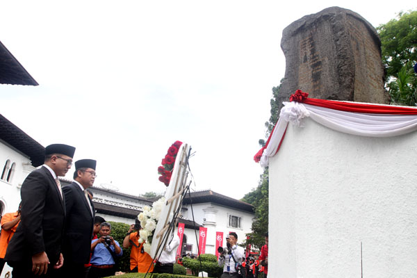  FOTO: Menkominfo Rudiantara Pimpin Upacara Hari Bhakti Postel ke-71 di Bandung