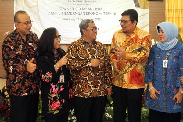  FOTO: PENUNDAAN DAU: Jabar Minta Kejelasan Alih Kewenangan SMA/SMK