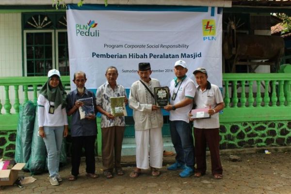  PLN UIP JBT Salurkan CSR ke Warga Jatigede