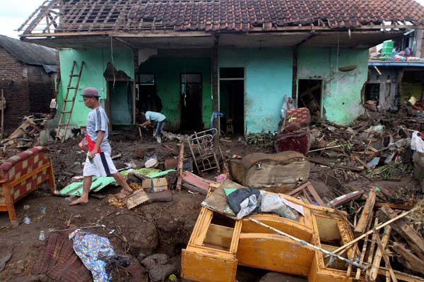  Dinas Pendidikan Jabar Berikan Trauma Healing Pada 200 Pelajar Korban Banjir Garut