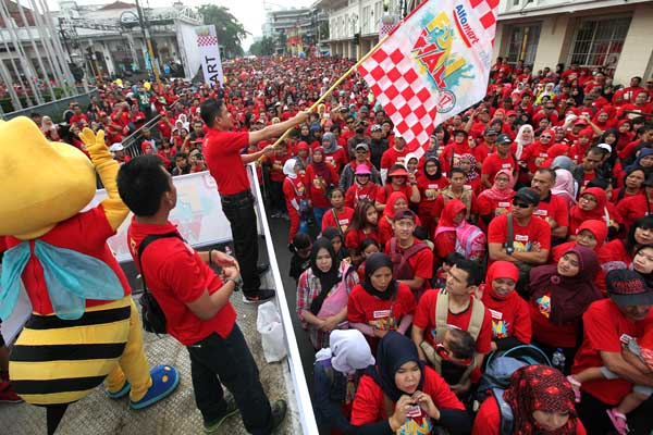  FOTO: Ribuan Warga Kota Bandung Ikuti Jalan Sehat Alfamart