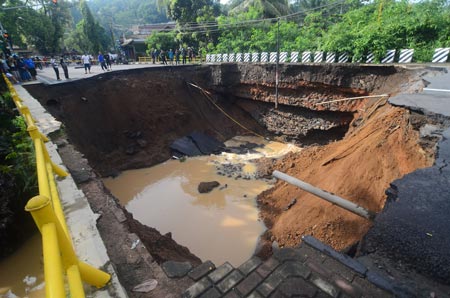  Selesai Desember 2017, Wagub Minta Jembatan Amblas di Banjar Tak Ganggu Distribusi PDAM